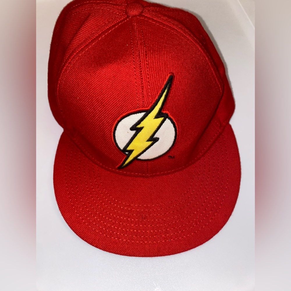 DC COMICS The Flash Hat Cap Red Yellow Embroidered 6 Panel Fitted L/XL ADULT